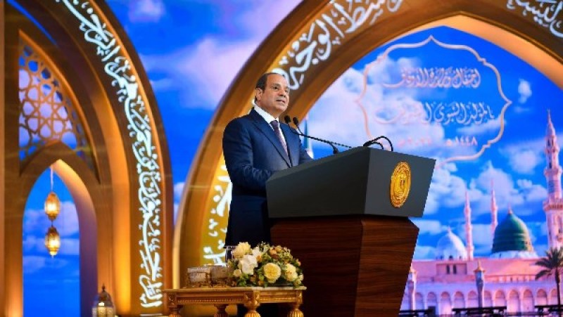 السيسي يطالب بمراجعة عقود المطورين العقاريين لحماية حقوق المواطنين