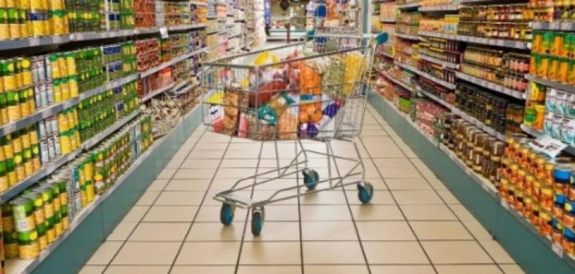 خبير اقتصادي يحذر من احتكار السلع: تعطيل السوق يضر الاقتصاد ويضغط على المواطنين