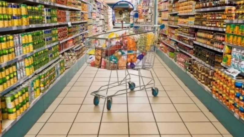 خبير اقتصادي يحذر من احتكار السلع: تعطيل السوق يضر الاقتصاد ويضغط على المواطنين
