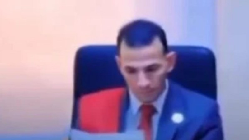في ثاني الجلسات.. دفاع «المستشار المزيف» يطالب بعرضه على الطب الشرعي