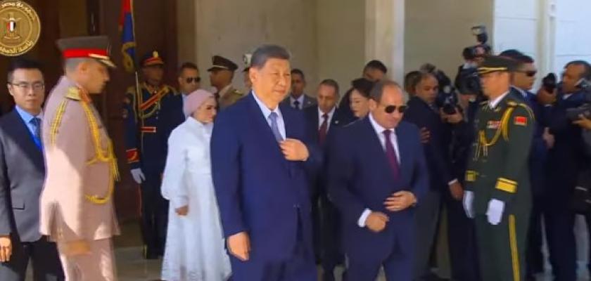 السيسي وقرينته يستقبلان الرئيس الصيني وحرمه بقصر الاتحادية