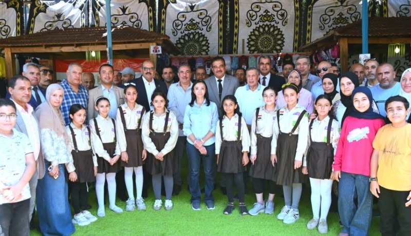 لتخفيف الأعباء عن المواطنين.. محافظ البحيرة تفتتح معرض ”أهلًا مدارس” بمركز الرحمانية