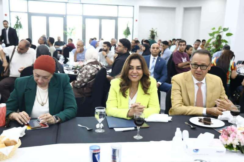 وزيرة التنمية المحلية والبيئة تشهد احتفالية الجامعة الألمانية لتكريم أوائل الثانوية العامة وتسليمهم منحاً دراسية كاملة