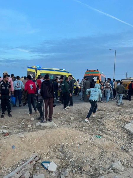 إصابة ١٣ شخصا في انقلاب ميكروباص بطريق ”الإسماعيلية  السويس” أمام فايد