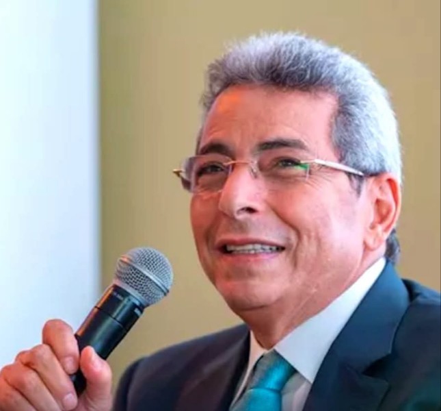 محمود سعد ينتقد إطالة العام الدراسي ويطالب بمراجعة نظم التعليم والمناهج