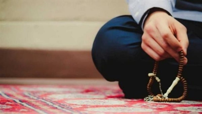 هل يشترط التدبر عند ترديد الأذكار وحكم التسبيح دون تحريك الفم؟