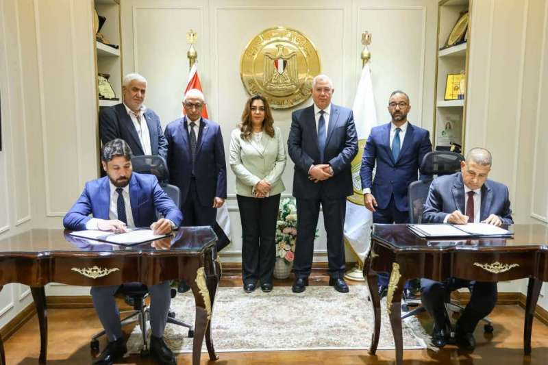 وزيرة التنمية المحلية والبيئة ومحافظ شمال سيناء يشهدان توقيع عقدي تعاون مع شركة «إيتوس» لدعم منظومة المخلفات بمدينة العريش