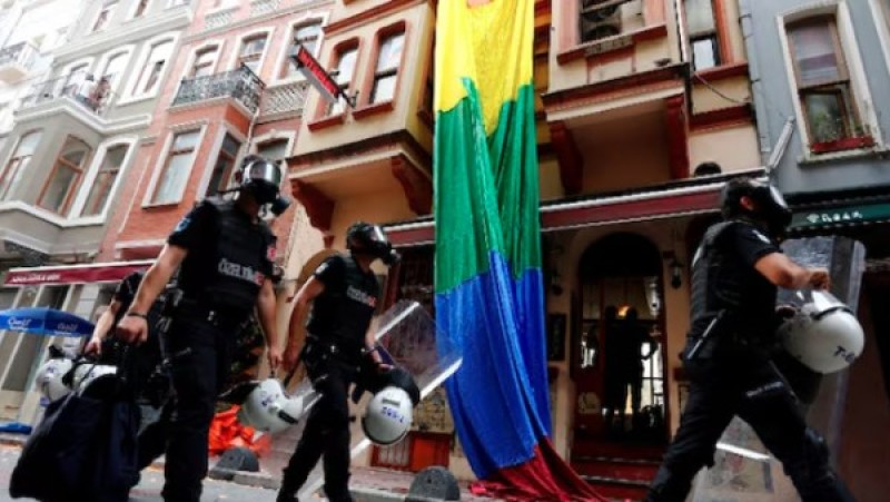 تركيا تعتقل 26 شخصاً وتداهم 6 جمعيات للمثليين بتهمة الدعارة والفحشاء