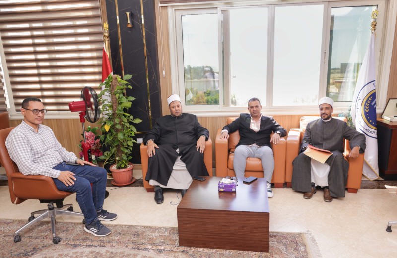 رئيس جامعة المنصورة الأهلية يستقبل مدير عام منطقة الوعظ بالدقهلية لبحث تعزيز التعاون في المجالات التوعوية والفكرية
