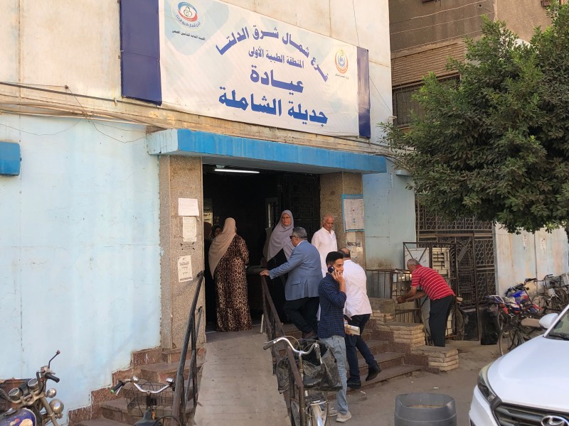 المحافظ في جولة مفاجئة بموقف السيارات وعيادة التأمين الصحي في جديلة بالمنصورة