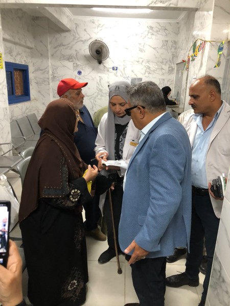المحافظ خلال جولته الممتدة منذ الصباح يتفقد عيادة ابن لقمان للتأمين الصحي بالمنصورة