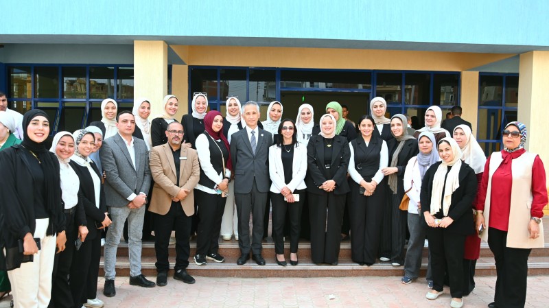 محافظ البحيرة تتفقد اللمسات النهائية بالمدرسة المصرية اليابانية بالدلنجات تمهيدًا لدخولها الخدمة