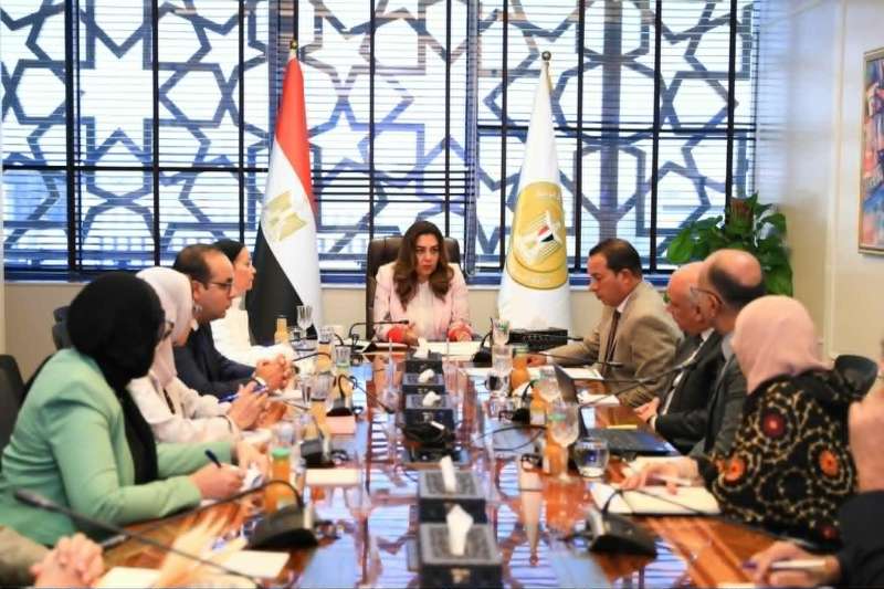 وزيرة التنمية المحلية والبيئة تتابع آخر مستجدات مشروع إنتاج وتسويق مادة ”EM” وبحث آليات التوسع في تطبيقاتها البيئية والزراعية