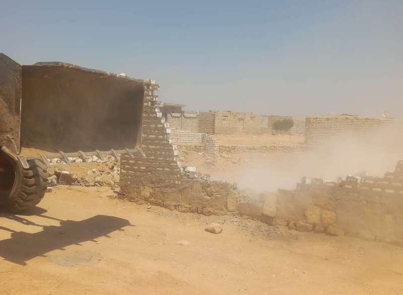 إزالة تعد على أراضي أملاك دولة 