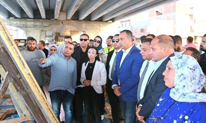 محافظ البحيرة تتفقد أعمال إنشاء كوبري البريجات أعلى الرياح البحيري بكوم حمادة بتكلفة 350 مليون جنيه