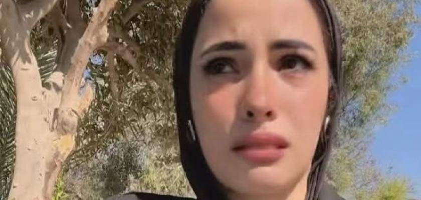 دينا عزت تصل إلى الطب الشرعي بشأن واقعة مدينة نصر