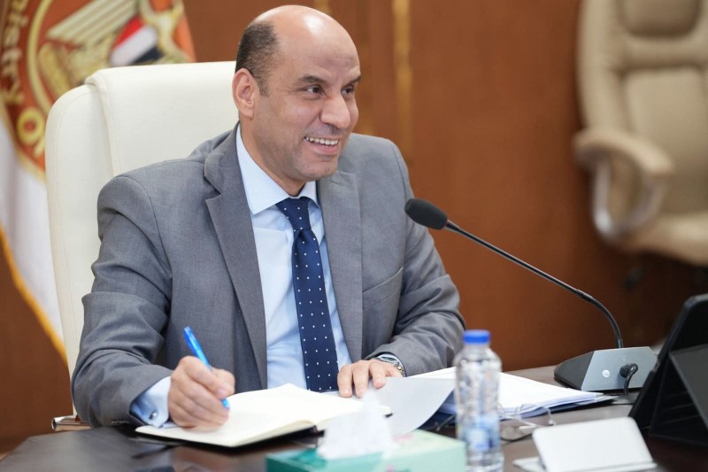 وزير العمل: اعتماد 5732 ناجحًا بمهنة ”مساعد الخدمات الصحية”