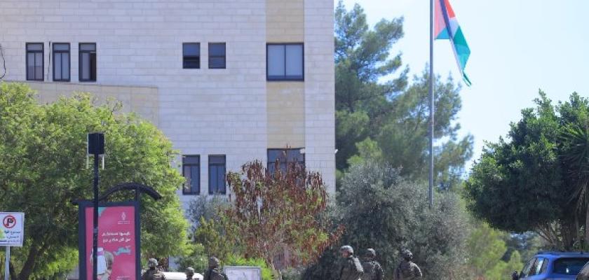 قوات الاحتلال تقتحم جامعة بيرزيت شمال رام الله