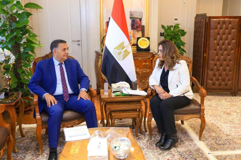 وزيرة التنمية المحلية والبيئة تتابع مع محافظ القليوبية الموقف التنفيذي لمشروعات الاستثمار و”حياة كريمة” ومنظومة المخلفات وملفات التصالح