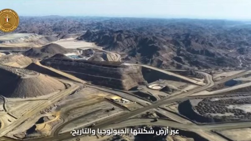 السيسي يشاهد فيلما تسجيليا عن منجم السكري (فيديو)