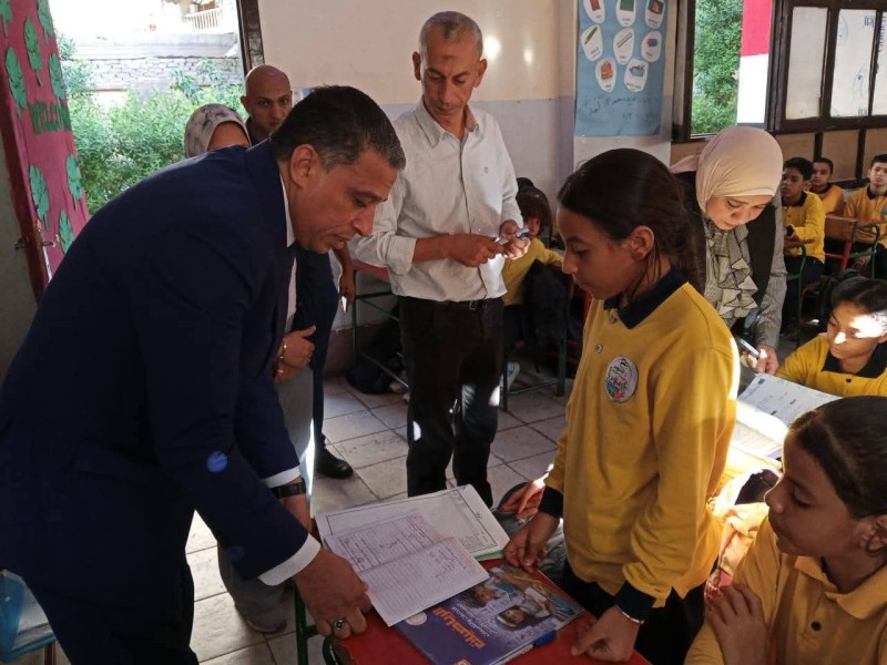 زيارة تفقدية لوكيل وزارة التعليم بالجيزة بمدارس تابعة لإدارة العجوزة