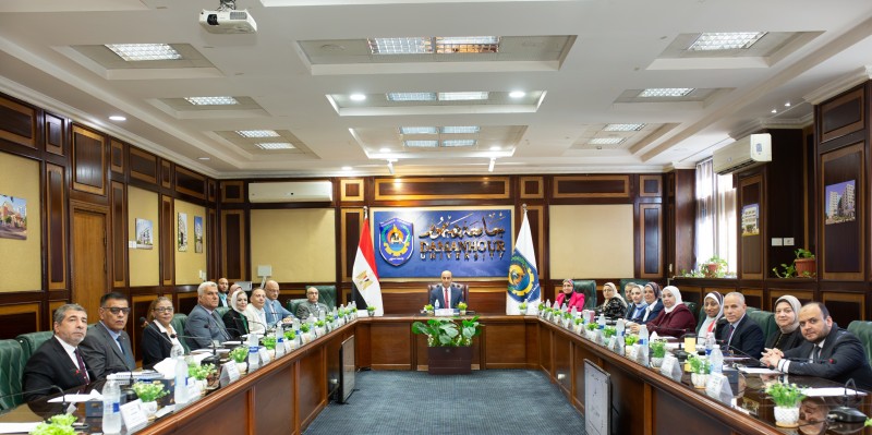 مجلس جامعة دمنهور يناقش انتظام الدراسة ويستعرض مشروعات جديدة.. ويوافق على منح 56 ماجستير و10 دكتوراه