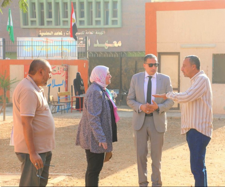 وكيل وزارة التربية والتعليم بالجيزة يواصل جولاته الميدانية بزيارة عدد من مدارس إدارة شمال