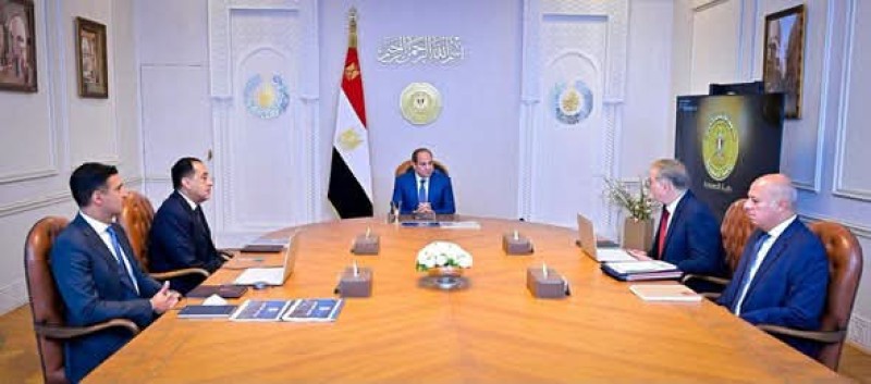 تفاصيل ما جاء في اجتماع رئيس الجمهورية برئيس الوزراء ومجموعة وزارية