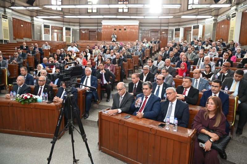 ”المستشار القانوني” للهيئة القومية للبريد.. يناقش رسالة دكتوراه حول «دور مجلس الدولة في التحكيم في العقد الإداري»