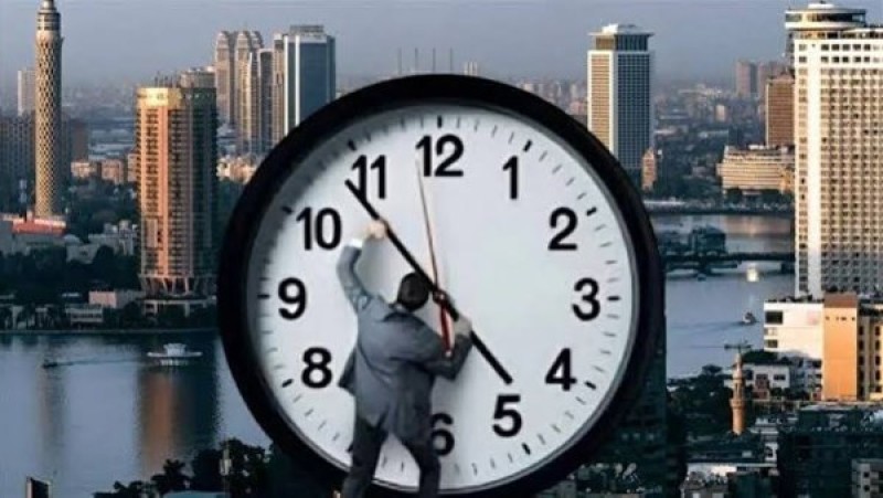 موعد تطبيق التوقيت الشتوي وضوابط غلق المحلات