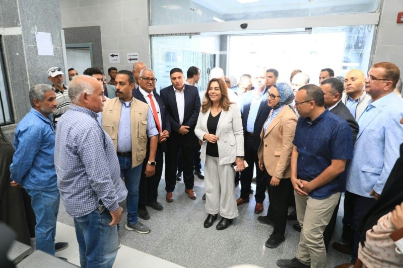 وزيرة التنمية المحلية والبيئة ومحافظ الوادى الجديد تضعان حجر أساس للمجمع الرائد لصناعات التمور بواحة الشوربجي