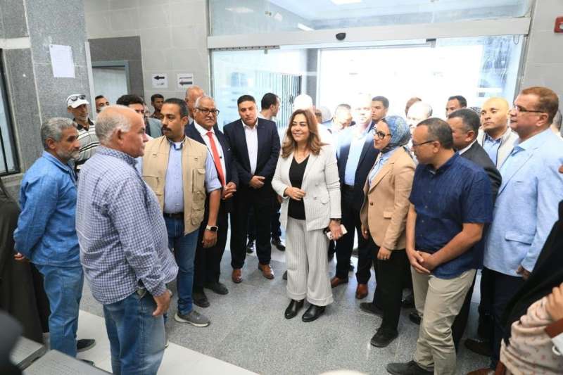 وزيرة التنمية المحلية والبيئة ومحافظ الوادى الجديد تضعان حجر أساس للمجمع الرائد لصناعات التمور بواحة الشوربجي