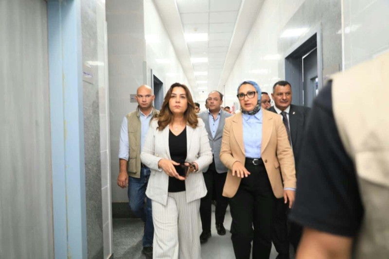 وزيرة التنمية المحلية والبيئة ومحافظ الوادي الجديد تتفقدان وحدة طب الأسرة  بقرية النهضة وتتابعان مستوى الخدمات الصحية المقدمة للمواطنين