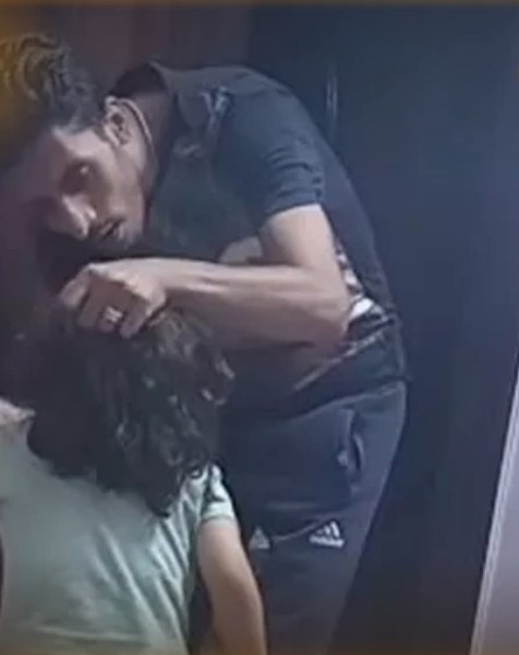 الداخلية تفحص فيديو متداولًا للاعتداء على طفلة وإشعال النار في شعرها وجسدها