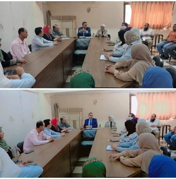 اجتماع وكيل وزارة العمل بالبحيرة بالعاملين بالمديرية لبحث مقترحات تطوير العمل