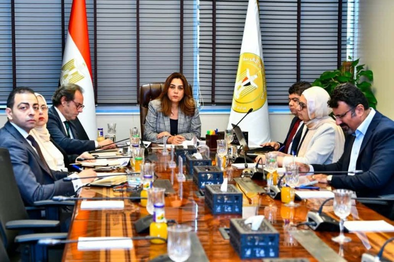 وزيرة التنمية المحلية والبيئة تناقش مع وزير تغير المناخ والطاقة الأسترالي تعزيز التعاون المشترك في مجالات البيئة والاستعداد لمؤتمر المناخ COP31