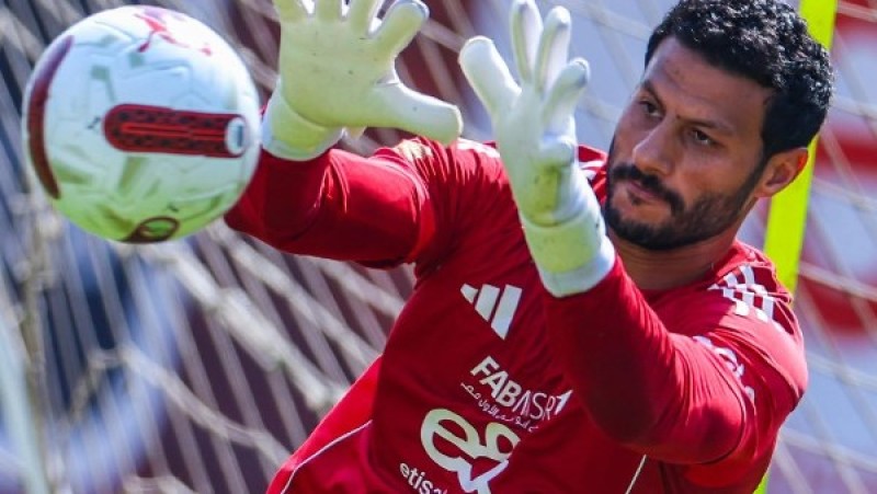محمد الشناوي يحرس مرمى الأهلي أمام كيتارا الأوغندي