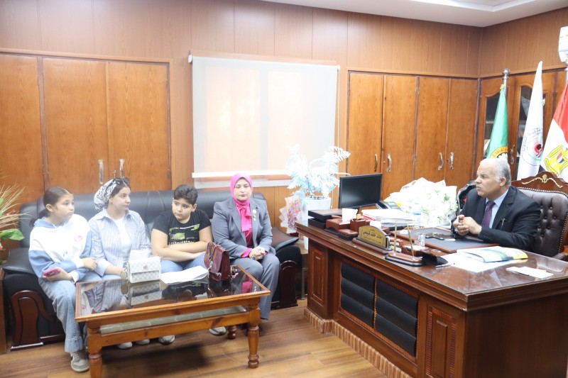 وكيل وزارة التربية والتعليم بالدقهلية يواصل لقاءاته المباشرة مع المعلمين وأولياء الأمور