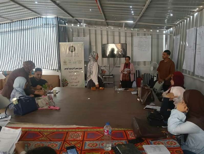 جهاز تنظيم إدارة المخلفات ينفذ برنامجا تدريبيا لشباب قرية ” أبو صير” بالجيزة كرواد للوعي البيئي