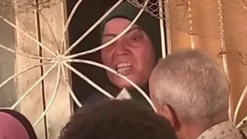 فيديو يثير الجدل بسبب الزحام أمام شباك مطبوعات التأمين بشبرا الخيمة
