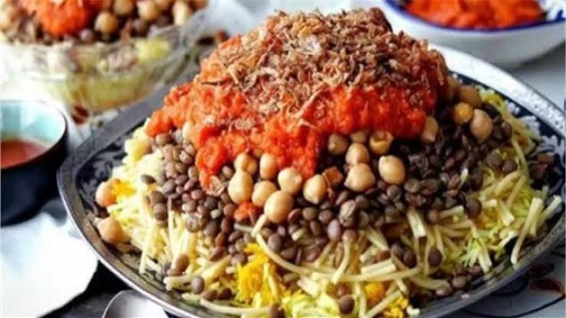 إصابة 17 شخصًا باشتباه تسمم غذائي عقب تناول وجبة كشري داخل مصنع بالدقهلية