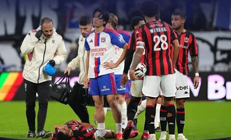 منتخب مصر يتابع إصابة محمد عبد المنعم بعد خروجه من مباراة ليون ونيس