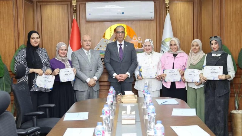 محافظ الجيزة يكرم فريق تمريض مستشفى الحوامدية العام لأمانتهن
