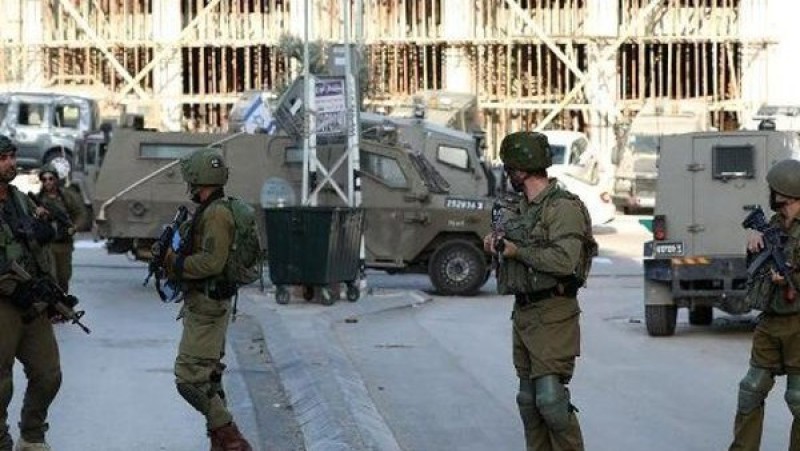 إعلام الاحتلال: مقتل شخصين عقب تنفيذهما عملية إطلاق النار قرب الخليل