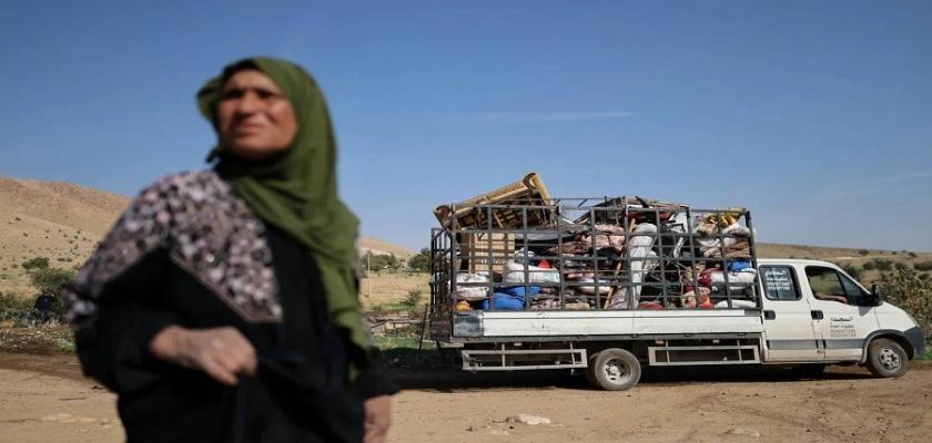 قوات الاحتلال تجبر 250 عائلة فلسطينية على النزوح