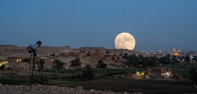 قمر الصيد يزين سماء مصر بعد غد.. وفرصة ذهبية لهواة الفلك لرصد تضاريسه