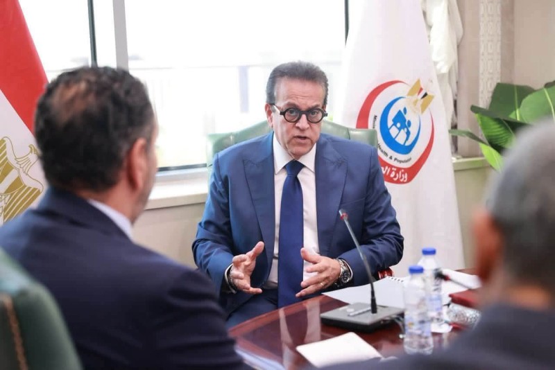 وزير الصحة يستقبل ممثلي «ميدترونيك» لبحث تعزيز التعاون في الجراحات الروبوتية والتكنولوجيا الطبية المتقدمة