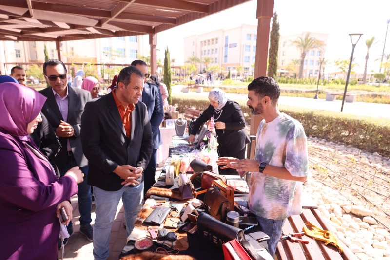 محافظ الدقهلية يثمن فعاليات معرض ”أيادى مصر” للمنتجات التراثية والحرفية المقام والتنسيق والتعاون المثمر مع جامعة المنصورة الأهلية