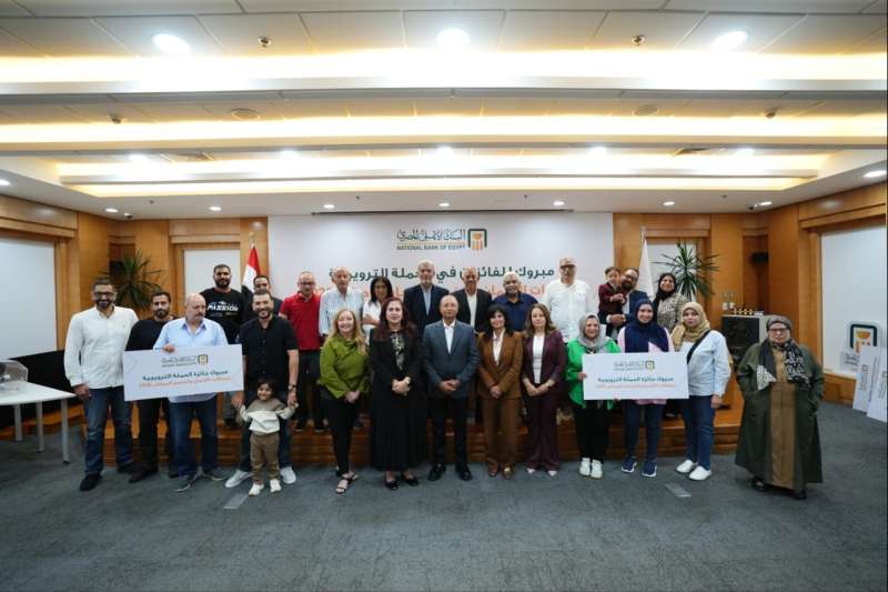البنك الأهلي يسلم جوائز الفائزين في الحملة الترويجية لبطاقات الائتمان والخصم المباشر «صيف 2026»