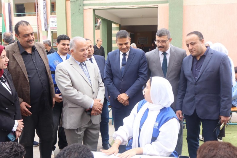 نائب المحافظ ووكيل وزارة التعليم يشهدان فعاليات مبادرة «لأهلنا» بمحورَي التعليم والوعي بمدرسة الحصص الإعدادية المشتركة بشربين